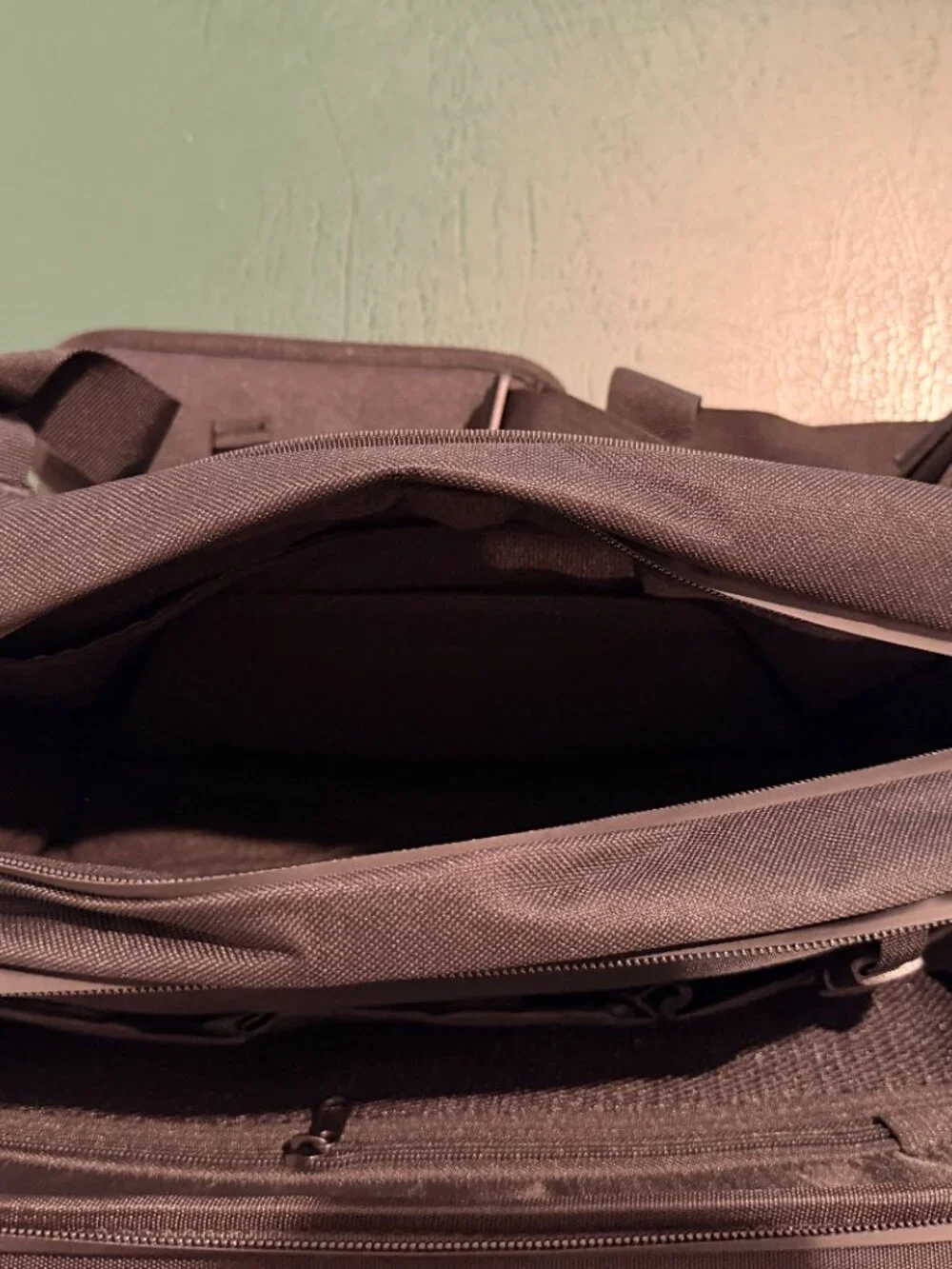 NWOT Comecase Hard Shell Camera Sling Bag DSLR Mirrorless Water Resistant Black